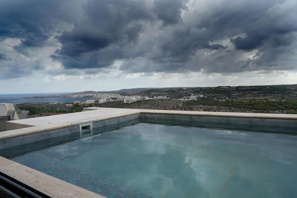 Lägenhet Lux Sea&country Views With Pool
