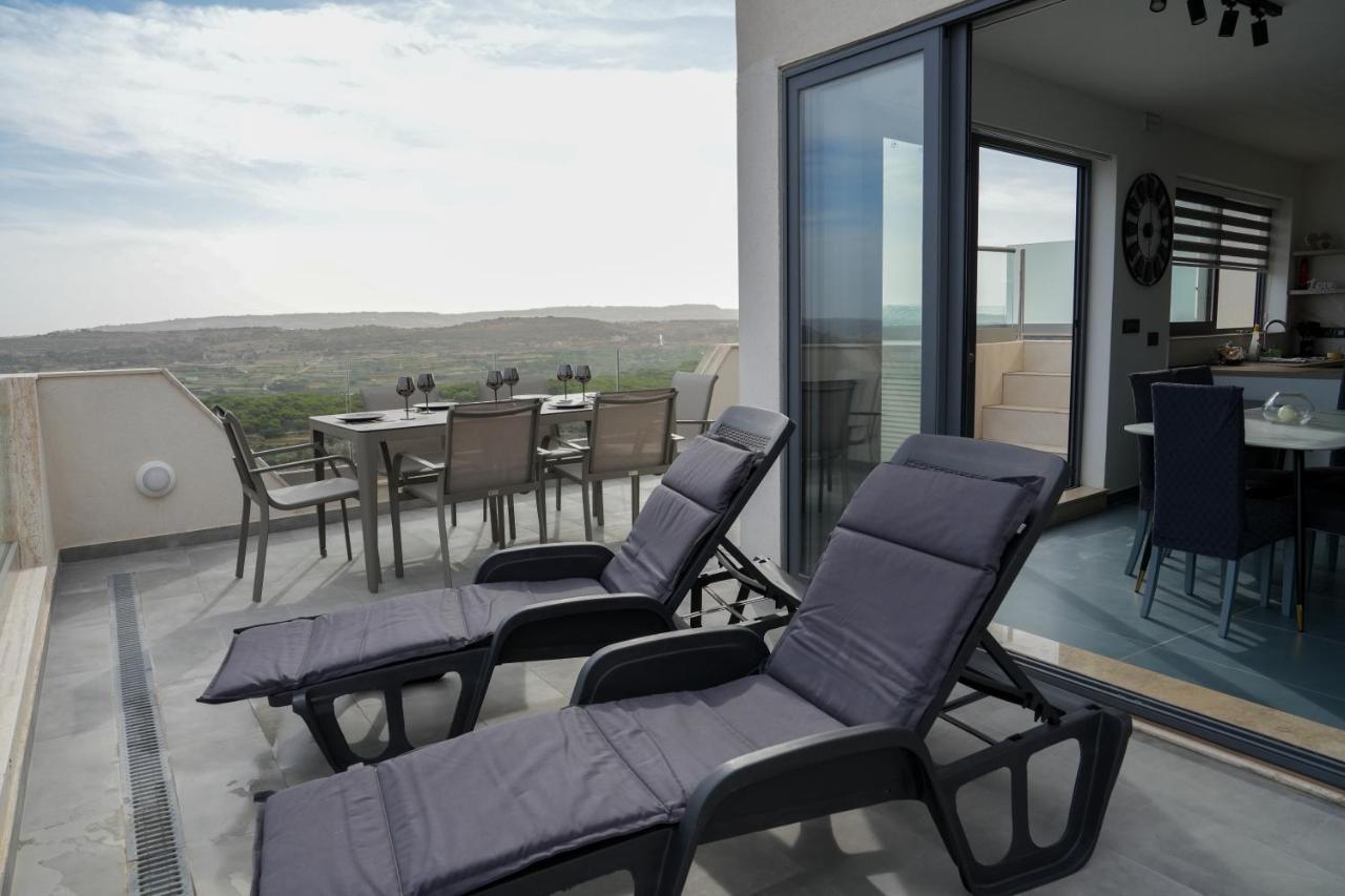 Lägenhet Lux Sea&country Views With Pool